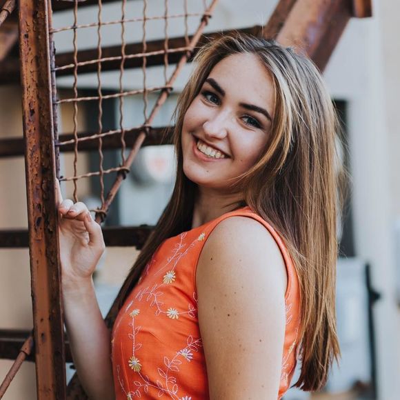 Meet your Posher, Brooke - Picture 1 of 1